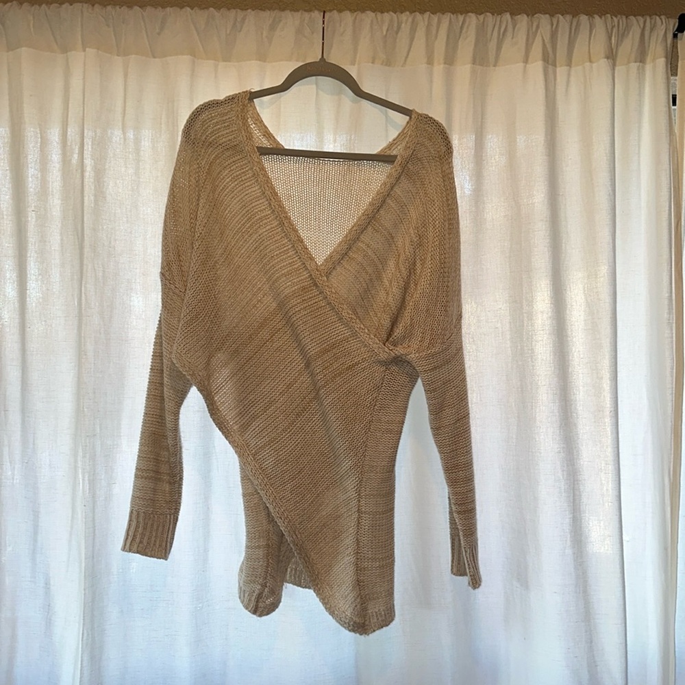 Front wrap light sweater 
Small medium
